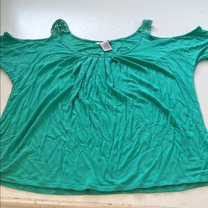 Candies Large Green Short Sleeve Cold Shoulder Blouse